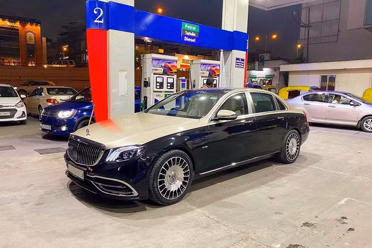 Được biết, bộ body kit này phù hợp với Mercedes-Benz E-Class L thuộc phiên bản từ 2016 - 2020. Trên trang thương mại điện tử Alibaba, giá body kit Mercedes-Benz E-Class L thành Mercedes-Maybach S-Class có mức dao động từ 1.000 - 1.500 USD (khoảng 23 - 35 triệu đồng). Nhờ đó, người dùng có thể tiết kiệm hơn nhiều so với việc mua một chiếc Mercedes-Maybach S-Class.