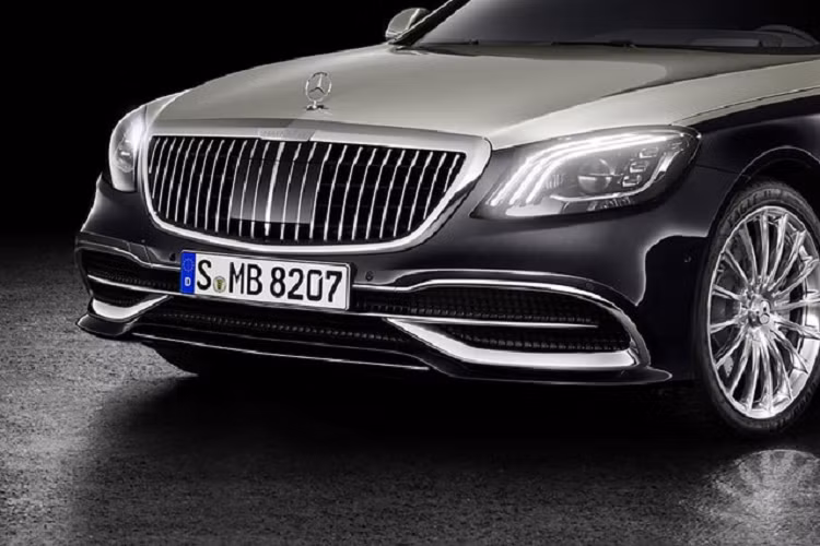 Lý do khiến người ta dễ dàng biến Mercedes-Benz E-Class L thành Mercedes-Maybach S-Class chính là vì sự đồng nhất trong thiết kế và tỷ lệ kích thước của những chiếc sedan hạng sang mang thương hiệu ngôi sao 3 cánh.