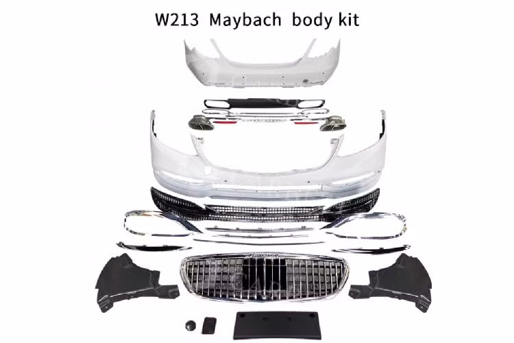  Mercedes-Maybach S-Class siêu sang được ra đời để cạnh tranh với những đối thủ như Rolls-Royce và Bentley. Với giá bán khởi điểm hơn 200.000 USD, Mercedes-Maybach S-Class nằm ngoài tầm tay của phần lớn người tiêu dùng. Tất nhiên, vẫn có giải pháp dành cho những người yêu thích dòng xe này mà không có đủ điều kiện kinh tế, đó là bộ body kit do người Trung Quốc sản xuất. Bộ body kit này được thiết kế đặc biệt dành riêng cho cho dòng sedan hạng sang cỡ trung Mercedes-Benz E-Class L hiện chỉ bán ở thị trường Trung Quốc và Ấn Độ.