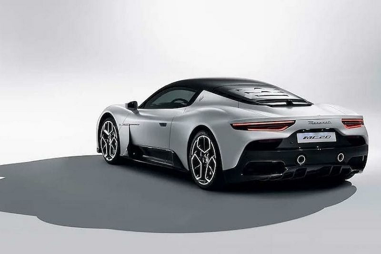 Sức mạnh của Maserati MC20 được áp dụng một số công nghệ của xe đua Công thức 1 và kết hợp cùng hộp số tự động ly hợp kép 8 cấp cùng hệ dẫn động cầu sau, nhờ đó, siêu xe thương mại đầu tiên của hãng xe Maserati có thể tăng tốc từ vị trí xuất phát lên 100 km/h trong thời gian dưới 2,9 giây trước khi đạt vận tốc tối đa 325 km/h.