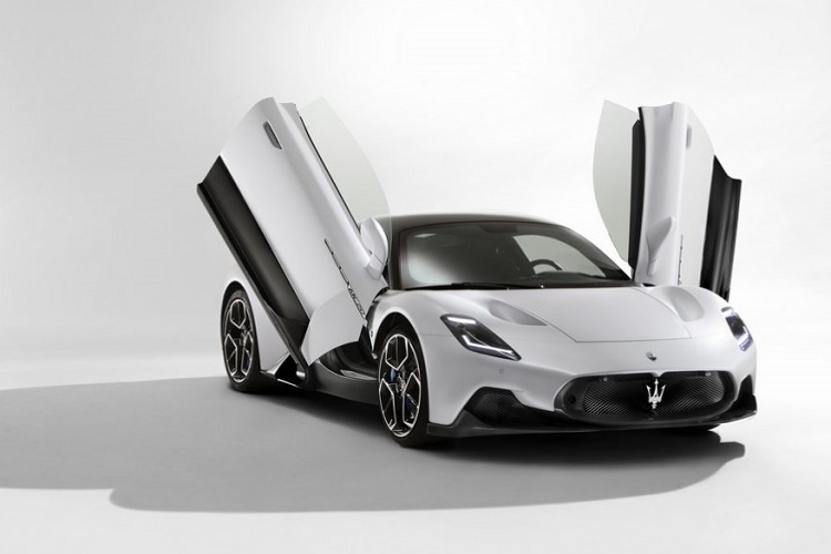 So về sức mạnh cũng như giá thành, siêu xe Maserati MC20 sắp về nước sẽ cạnh tranh cùng với những anh tài như Audi R8, Porsche 911 Turbo S, McLaren 570S hay Lamborghini Huracan tiêu chuẩn ở dải đất hình chữ S này.