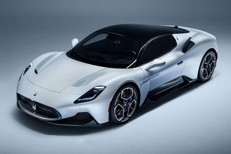 Nội công của siêu xe Maserati MC20 được đánh tiếng sắp về Việt Nam sẽ là khối động cơ xăng V6, tăng áp kép, dung tích 3.0 lít, trang bị này giúp xe tạo ra công suất tối đa 621 mã lực tại tua máy 7.500 vòng/phút và mô-men xoắn cực đại 730 Nm tại tua máy 3.000 vòng/phút.