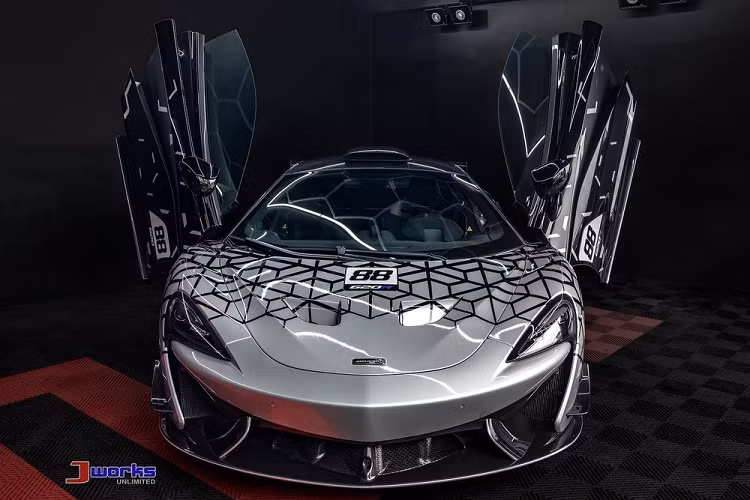 McLaren 620R 