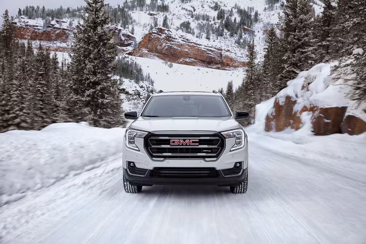 Sức mạnh của Terrain 2022 được cung cấp bởi động cơ 4 xi-lanh 1.5 lít tăng áp, sản sinh công suất 170 mã lực và mô-men xoắn 275 Nn. Động cơ này được kết nối với hộp số tự động 9 cấp có thể được ghép nối với hệ dẫn động bốn bánh tùy chọn.