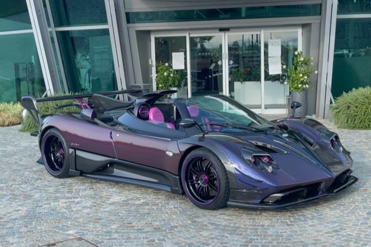 Có thể nói, Mike hiện là một trong những khách hàng thân thiết nhất của hãng Pagani. Thậm chí, ông Horacio Pagani - nhà sáng lập thương hiệu siêu xe Ý - còn từng đích thân gửi video chúc mừng sinh nhật Mike.