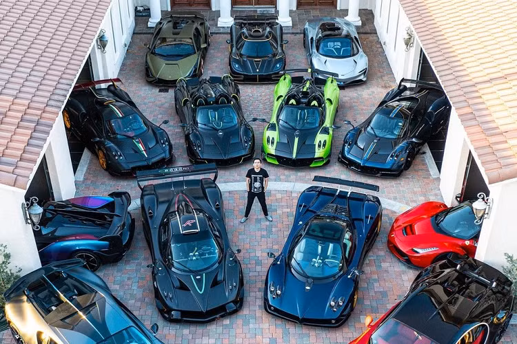 Sau hơn 2 thập kỷ ra mắt, dòng siêu xe Pagani Zonda vẫn chưa thực sự "nghỉ hưu". Trong thời gian qua, những phiên bản độc nhất vô nhị của siêu xe này vẫn liên tục được tung ra. Mới nhất trong số đó là Pagani Zonda AY. Chiếc Pagani Zonda AY đặc biệt này được ra đời theo đơn đặt hàng của một đại gia gốc Á mang tên Mike Yin.