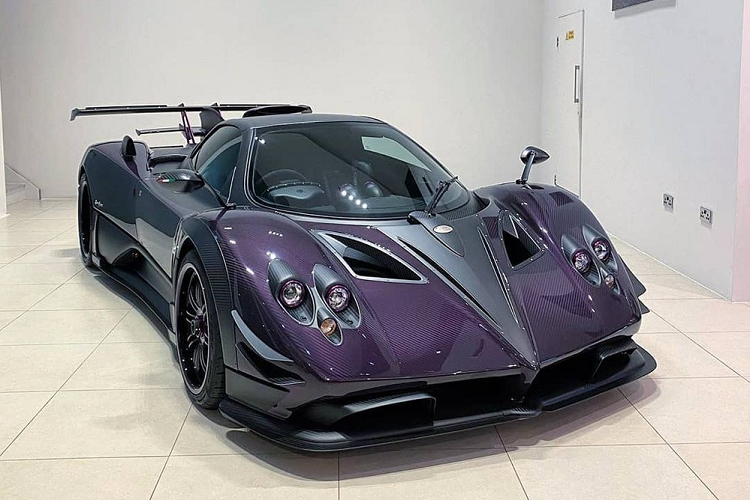 "Trái tim" của Pagani Zonda AY vẫn là khối động cơ xăng V12, hút khí tự nhiên, dung tích 7.3L do Mercedes-AMG sản xuất. Động cơ quen thuộc này tạo ra công suất tối đa 760 mã lực và kết hợp với hộp số tự động 7 cấp cũng như hệ dẫn động cầu sau. Bên cạnh đó, xe còn có lẫy chuyển số thể thao sau vô lăng.