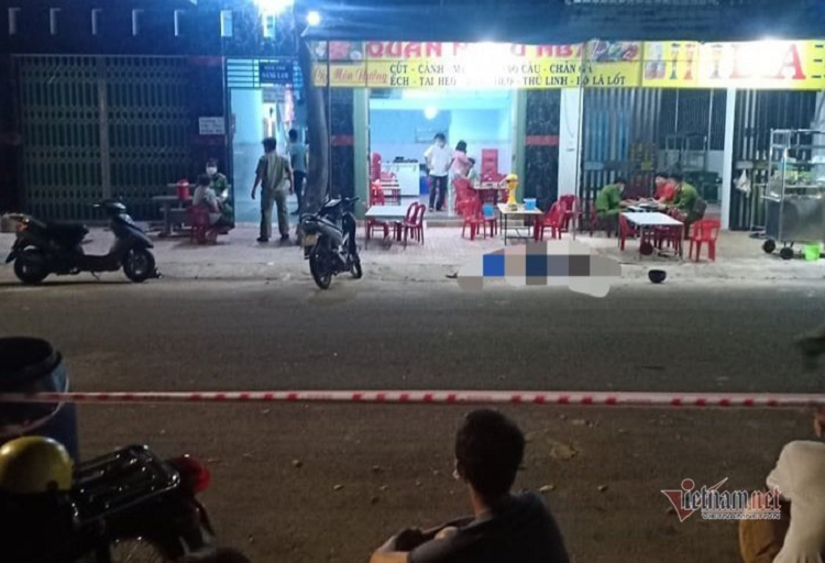 Dang ngoi nhau, thanh nien o Binh Duong bi dam chet