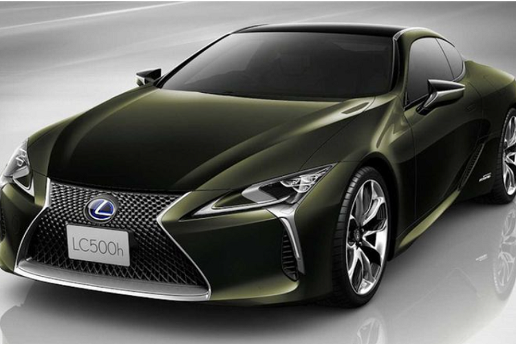 Trong khi đó, người mua Lexus LC Convertible tại Nhật Bản sẽ có thêm tùy chọn nội thất phối màu xanh lam và trắng, kết hợp với chi tiết trang trí màu xanh lam trên bảng điều khiển, vô lăng, các tấm cửa, bệ tì tay trung tâm, cần số và ghế ngồi.