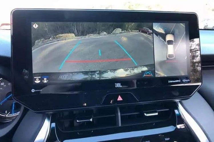 Bước vào khoang cabin, sự trẻ trung và cao cấp là những thứ hiện diện rõ nét đặc biệt trên Venza mới.