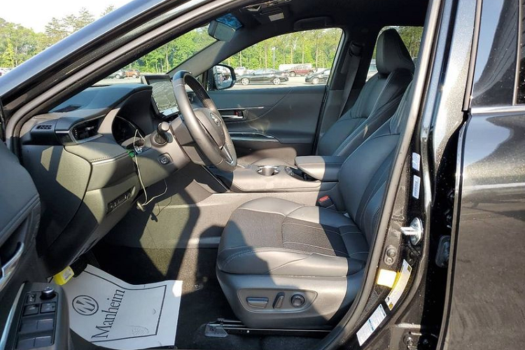 Phiên bản LE sẽ có tùy chọn la-zăng 18 hoặc 19 inch, trong khi bản Limited được mặc định với bộ mâm 19 inch. Cả hai bản đều được trang bị đèn pha và đèn hậu LED.