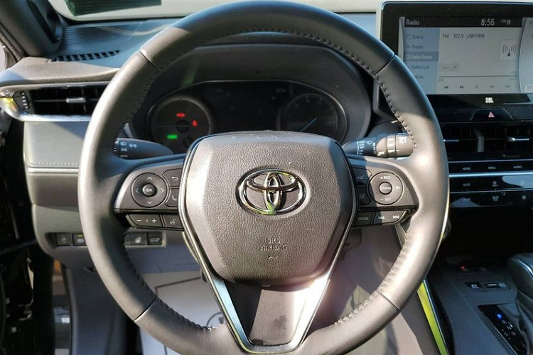 Giống như đợt chào bán trước, Toyota Venza 2021 nhập khẩu tư nhân sẽ được đưa về nước từ thị trường Mỹ. Rõ ràng, giá bán cao sẽ khiến Harrier không phải là sự lựa chọn của nhiều người mặc dù thế hệ mới của mẫu xe này có nhiều cải tiến đáng chú ý.