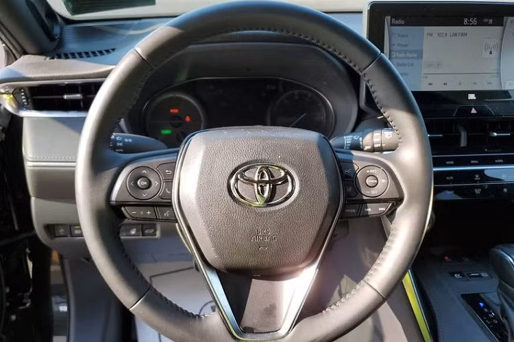 Giống như đợt chào bán trước, Toyota Venza 2021 nhập khẩu tư nhân sẽ được đưa về nước từ thị trường Mỹ. Rõ ràng, giá bán cao sẽ khiến Harrier không phải là sự lựa chọn của nhiều người mặc dù thế hệ mới của mẫu xe này có nhiều cải tiến đáng chú ý.