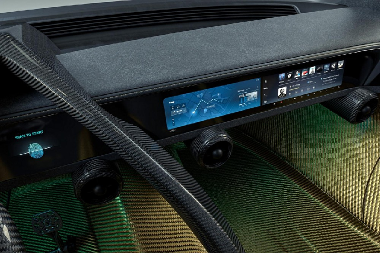 Điểm nhấn cuối cùng của xe là gói công nghệ an toàn chủ động Toyota Safety Sense mới, dự kiến sẽ được trang bị cho bản cao cấp của Toyota Avanza 2022. Gói công nghệ an toàn này có thể sẽ bao gồm hệ thống hỗ trợ chệch làn đường, hệ thống ngăn va chạm sớm, hệ thống kiểm soát hành trình và hệ thống cảnh báo phương tiện cắt ngang khi lùi.