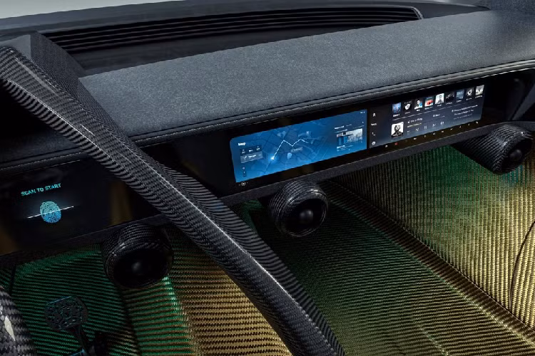 Điểm nhấn cuối cùng của xe là gói công nghệ an toàn chủ động Toyota Safety Sense mới, dự kiến sẽ được trang bị cho bản cao cấp của Toyota Avanza 2022. Gói công nghệ an toàn này có thể sẽ bao gồm hệ thống hỗ trợ chệch làn đường, hệ thống ngăn va chạm sớm, hệ thống kiểm soát hành trình và hệ thống cảnh báo phương tiện cắt ngang khi lùi.