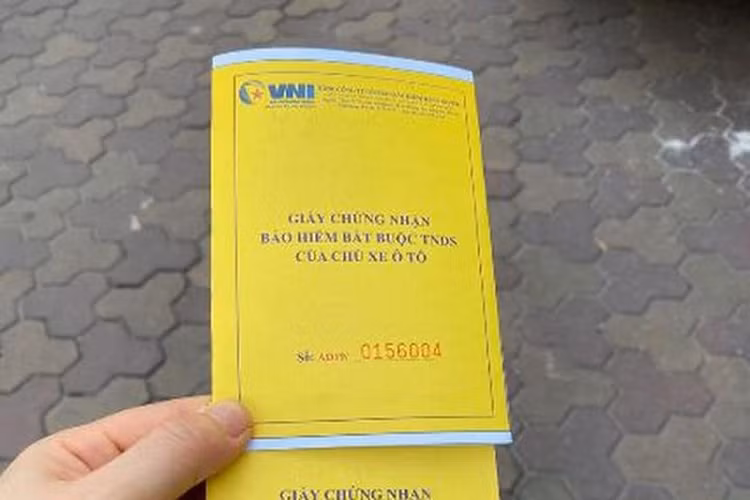 Bao hiem oto, xe may bat buoc tu thang 3/2021 co gi moi?