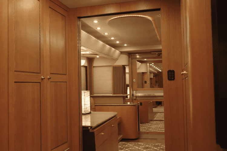 Khi Will Smith không còn sở hữu The Heat, nó đã giao trả cho Ronald. Nó hiện tại vẫn hoạt động tốt và bất kỳ ai cũng có thể thuê nó, miễn là họ chi trả khoản phí 9.000 USD/đêm. Chiếc RV 22 bánh, 2 tầng, dài 16,7 mét, cung cấp không gian sống tới 111,5 mét vuông và những tiện nghi đáng kinh ngạc, xứng với tiêu chuẩn của một ngôi sao nổi tiếng và giàu có như Will Smith.