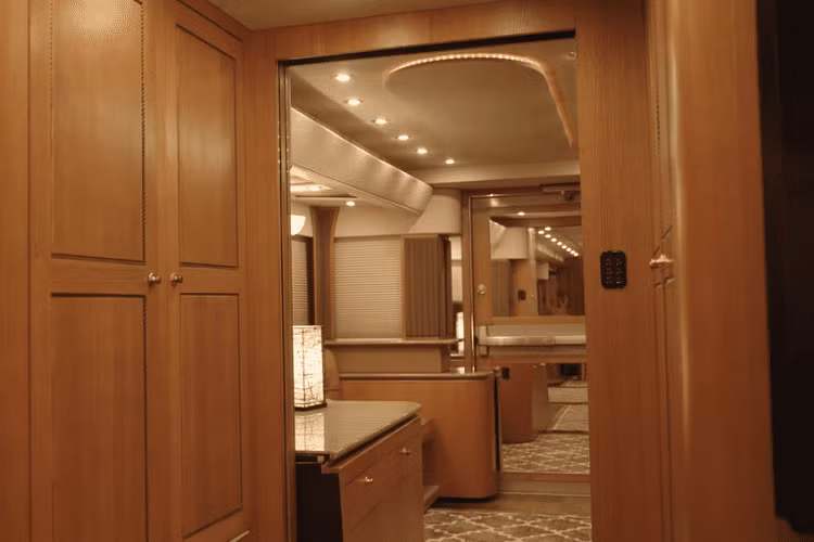 Khi Will Smith không còn sở hữu The Heat, nó đã giao trả cho Ronald. Nó hiện tại vẫn hoạt động tốt và bất kỳ ai cũng có thể thuê nó, miễn là họ chi trả khoản phí 9.000 USD/đêm. Chiếc RV 22 bánh, 2 tầng, dài 16,7 mét, cung cấp không gian sống tới 111,5 mét vuông và những tiện nghi đáng kinh ngạc, xứng với tiêu chuẩn của một ngôi sao nổi tiếng và giàu có như Will Smith.