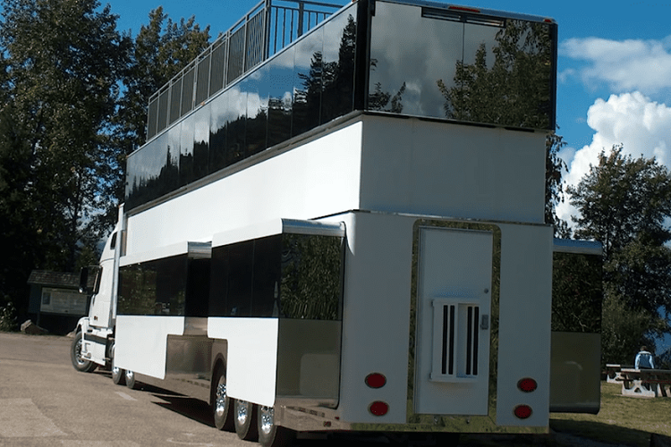 Ronald là người sáng lập Anderson Mobile Estates, công ty đã làm ra The Heat. Năm 1987, Ronald đã thành lập Star Trax Celebrity Coaching, một công ty ông điều hành cho đến năm 1999, khi ông quyết định bán nó và đi nghỉ dài cùng cả gia đình. 