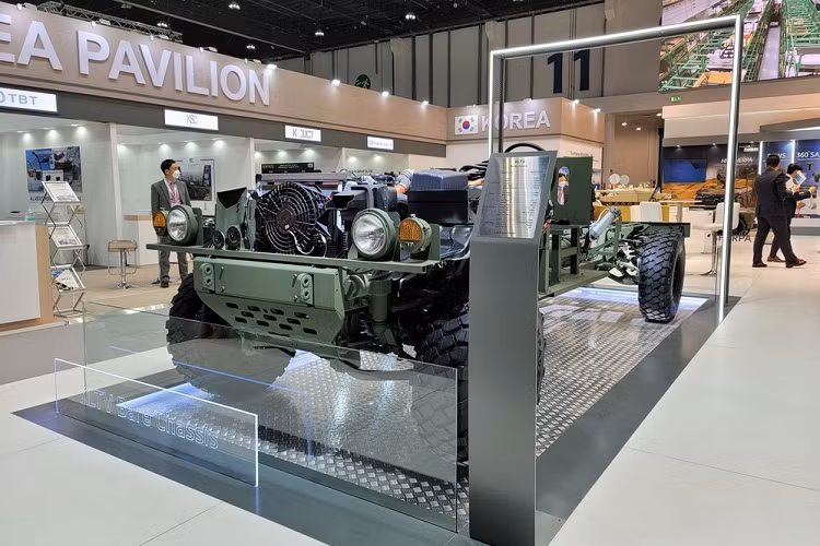 Kia gioi thieu xe tai quan su ham ho, da nhiem tai IDEX 2021-Hinh-3