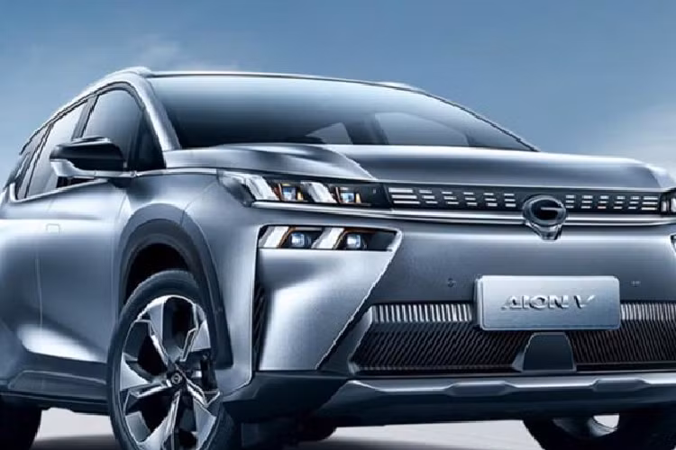 Trong khi đó, phiên bản 6C có thể đạt được thời gian sạc là 8 phút để từ 0% lên tới 80% pin và chỉ 5 phút để sạc từ 30-80%. Ngay cả khi pin đã đầy 80% thì nguồn điện sạc vào vẫn ở mức 481 kW, cung cấp cho gói pin thêm 35,1 kWh chỉ trong 4 phút.