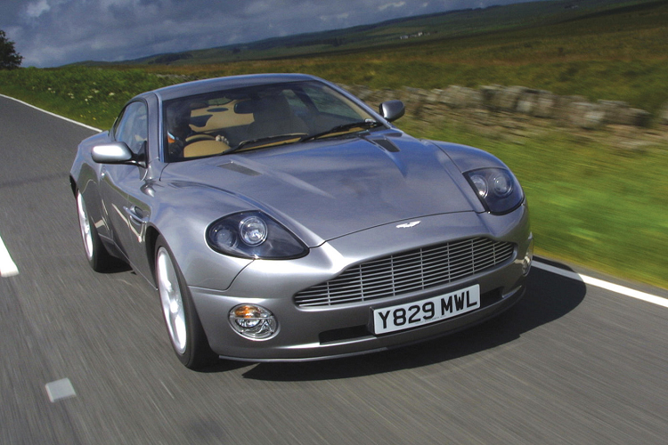 Những chiếc xe này đều được trang trí với các chi tiết ốp độc đáo cùng chất liệu da cao cấp, bậc cửa có thể được cá nhân hóa theo sở thích của người mua xe. Trong cùng thời điểm này, Aston Martin cũng đã từng đáp ứng một lượng đơn đặt hàng của thị trường Trung Đông với số lượng xe không được tiết lộ.