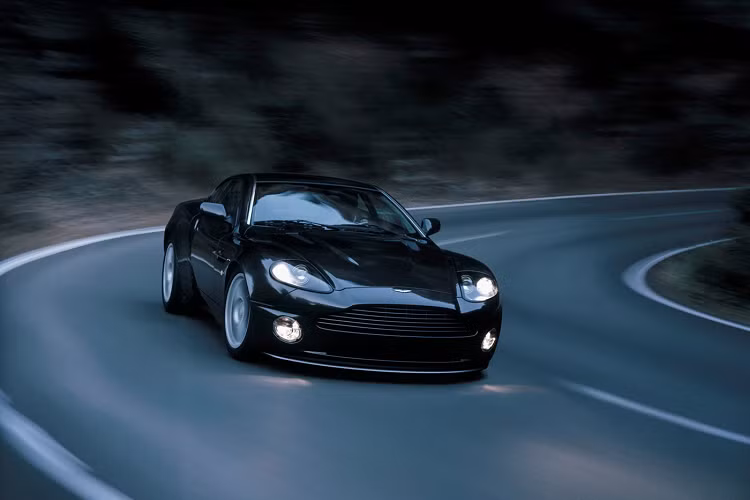 Aston Martin V12 Vanquish thế hệ đầu tiên có thể đã phần nào bớt hấp dẫn hơn ở thời điểm hiện tại, tuy nhiên mẫu xe vẫn luôn chiếm một vị thế quan trọng khi là mẫu xe đã đặt nền móng cho hàng loạt kiệt tác như V12 Zagato, Vantage V12 RS hay mẫu xe cực giới hạn One-77 tuyệt đẹp. Nhiều mẫu xe của Aston Martin được xuất xưởng về sau này đều phần nào mang trên mình âm hưởng của huyền thoại V12 Vanquish thế hệ đầu tiên.