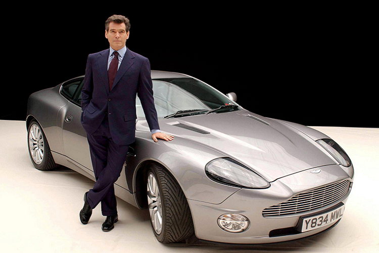 Từ trước đến nay, khi nhắc đến thương hiệu Aston Martin đều sẽ gợi nhắc cho người nghe về sự lịch lãm, quý phái của những người đàn ông cầm lái chiếc siêu xe Aston Martin V12 Vanquish huyền thoại của Anh Quốc với thiết kế thể thao nhưng không kém phần tinh tế.