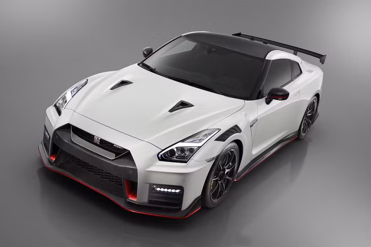 Cũng theo báo cáo, Nissan GT-R 2022 sẽ tiếp tục dùng động cơ xăng tăng áp kép V6 3.8L hiện có và không có tùy chọn hybrid như đồn đại.