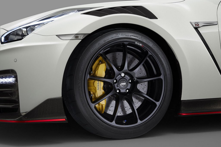 Nissan GT-R tiếp theo khả năng cao sẽ sử dụng nền tảng của thế hệ R35 nhưng thân xe được thiết kế lại hoàn toàn và nội thất được đại tu toàn bộ.