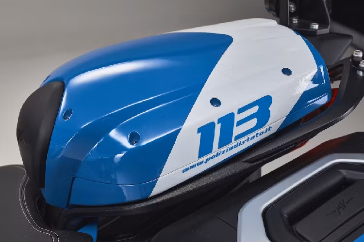 Xe hiện được bán ra thị trường với 4 phiên bản là Rosso, Lusso, Lusso SCS và RC SCS.