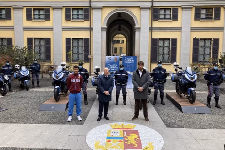 Mới đây, lực lượng cảnh sát thành phố Milan của Ý vừa chính thức đưa vào biên chế một đội xe mô tô tuần tra hoàn toàn mới. Theo đó, MV Agusta đã bàn giao lô siêu môtô MV Agusta Turismo Veloce sở hữu nhiều trang bị đặc dụng dành cho lực lượng cảnh sát.