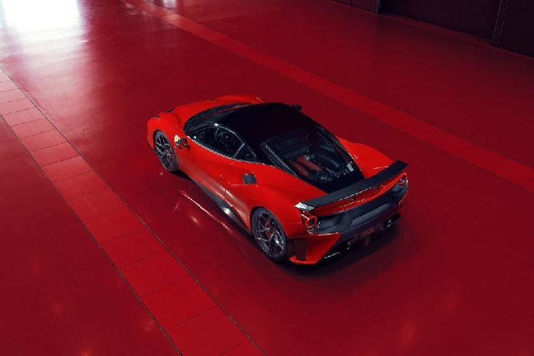 Ngoài ra, so với lúc mới mua, chiếc xe Ferrari 488 GTB này còn được trang bị bộ body kit carbon rất đẹp mắt. Siêu xe Ferrari 488 GTB được trang bị động cơ V8, tăng áp kép, dung tích 3.9 lít của xe, "trái tim" này sản sinh ra công suất tối đa 661 mã lực tại vòng tua 8.000 vòng/phút và mô-men xoắn cực đại đạt 760 Nm tại vòng tua 3.000 vòng/phút.