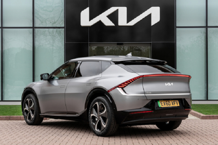 Kia dự kiến giới thiệu thêm phiên bản GT hàng đầu vào nửa cuối năm 2022. Công suất xe hứa hẹn không dưới 577 mã lực và có thể đạt tốc độ 100 km / h trong 3,5 giây. Giá của biến thể này vẫn chưa được công bố.