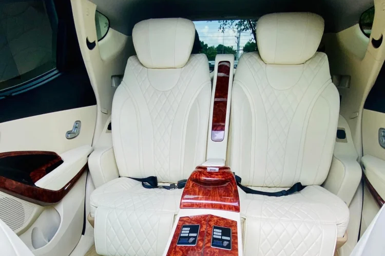 Tại thị trường Việt Nam, hiện tại có rất nhiều đơn vị nâng cấp nội thất xe. Khách hàng hoàn toàn có thể nâng cấp ghế ngồi hạng thương gia cho các mẫu xe từ xe sang, xe tầm trung cho đến xe phổ thông, miễn là chấp nhận được chi phí nâng cấp.