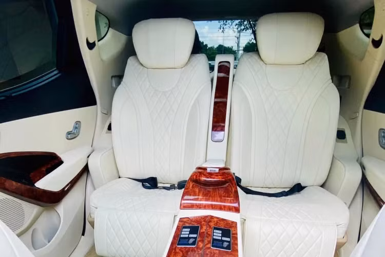 Tại thị trường Việt Nam, hiện tại có rất nhiều đơn vị nâng cấp nội thất xe. Khách hàng hoàn toàn có thể nâng cấp ghế ngồi hạng thương gia cho các mẫu xe từ xe sang, xe tầm trung cho đến xe phổ thông, miễn là chấp nhận được chi phí nâng cấp.