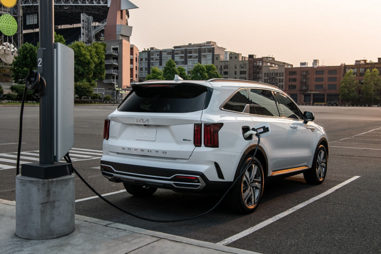 Cả 2 phiên bản SX và SX-Prestige đều được trang bị động cơ plug-in hybrid, gồm máy xăng 4 xy-lanh 1.6L tăng áp, kết hợp với một động cơ điện và gói pin lithium-ion 14 kWh. Tổng công suất của xe đạt 261 mã lực và mô-men xoắn 350 Nm, hộp số tự động 6 cấp. 