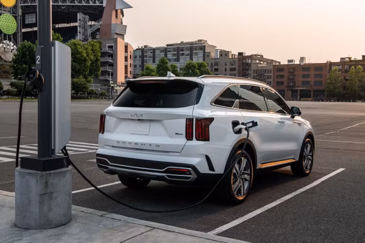 Cả 2 phiên bản SX và SX-Prestige đều được trang bị động cơ plug-in hybrid, gồm máy xăng 4 xy-lanh 1.6L tăng áp, kết hợp với một động cơ điện và gói pin lithium-ion 14 kWh. Tổng công suất của xe đạt 261 mã lực và mô-men xoắn 350 Nm, hộp số tự động 6 cấp. 