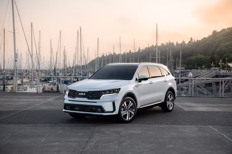  Kia Sorento Plug-in Hybrid 2022 đã chính thức được bán ra tại Mỹ, giá bán niêm yết từ 44.990 USD (khoảng 1,01 tỷ đồng).