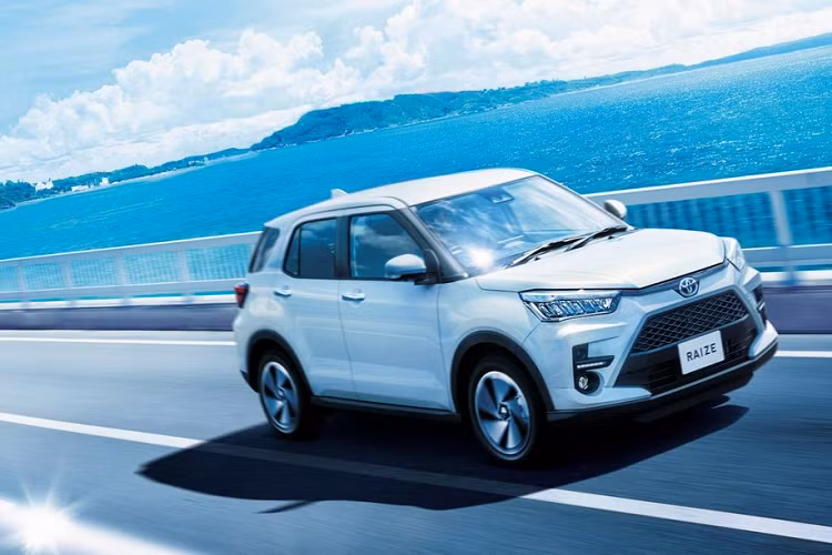Toyota Raize 2022 hybrid gia re uong chi 3,57 lit xang/100 km