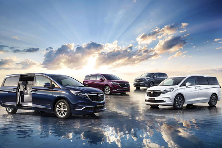  Buick GL8 Avenir 2022 mới là mẫu minivan hạng sang đã lần đầu tiên ra mắt trong triển lãm Ô tô Thượng Hải 2019 dưới dạng xe concept. Sau hơn 2 năm, đối thủ của Lexus LM và Mercedes-Benz V-Class mới được tung ra tại thị trường Trung Quốc với giá cao. Theo đó, tại thị trường Trung Quốc, giá xe Buick GL8 Avenir 2022 có mức dao động từ 463.900 - 533.900 Nhân dân tệ (khoảng 1,64 - 1,89 tỷ đồng).