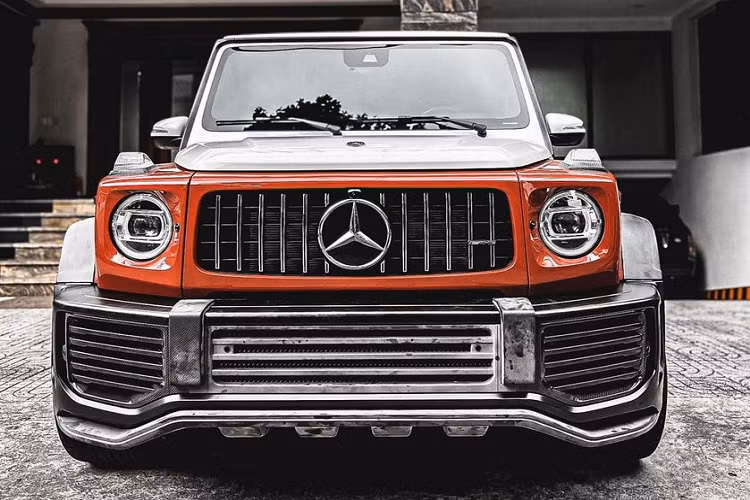 Tại Việt Nam, Urban là một cái tên còn khá xa lạ trong giới độ xe. Đây là một thuơng hiệu chuyên độ, tinh chỉnh các dòng xe SUV của Anh Quốc. Cũng giống như Mansory, Hofele, Hamann hay Top Car... Urban được rất nhiều các tín đồ mê xe trên thế giới biết đến và lựa chọn để biến tấu những chiếc xe của mình.