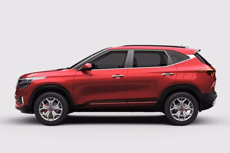 Kích thước tổng thể của Kia Seltos thế hệ mới được giữ nguyên. Kích thước dài x rộng x cao lần lượt là 4.315 x 1.800 x 1.645 mm, chiều dài cơ sở 2.610 mm. Các thông số này tương đương phiên bản Kis Seltos đang bán tại Việt Nam. Đây là đối thủ cạnh tranh ở phân khúc SUV đô thị cùng Hyundai Kona, Ford EcoSport, Peugeot 2008, Mazda CX-3 hay MG ZS.