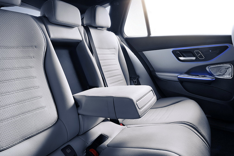 Thiết kế của hàng ghế thứ 2 trên xe không có nhiều điểm thay đổi so với thế hệ trước.