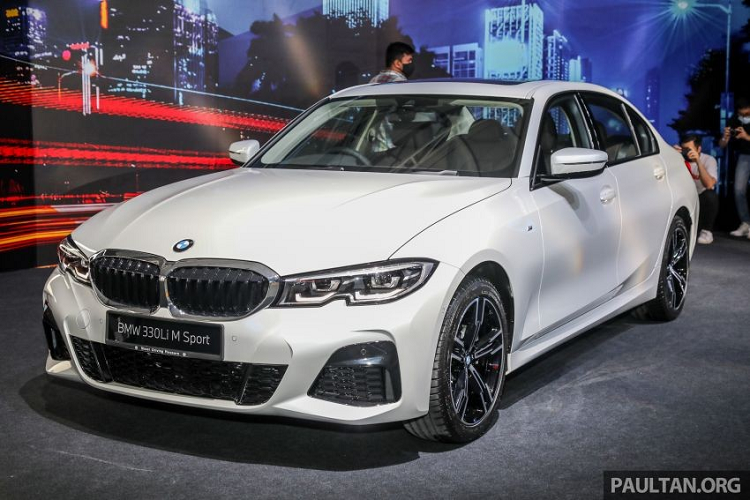 Vào hồi tháng 2 năm nay, hãng BMW đã chính thức giới thiệu phiên bản trục cơ sở dài của dòng sedan hạng sang 3-Series tại thị trường Thái Lan dưới cái tên 3-Series Gran Sedan. Đến nay, tới lượt thị trường Malaysia đón nhận mẫu xe này nhưng dưới cái tên BMW 3-Series Li 2021 mới.