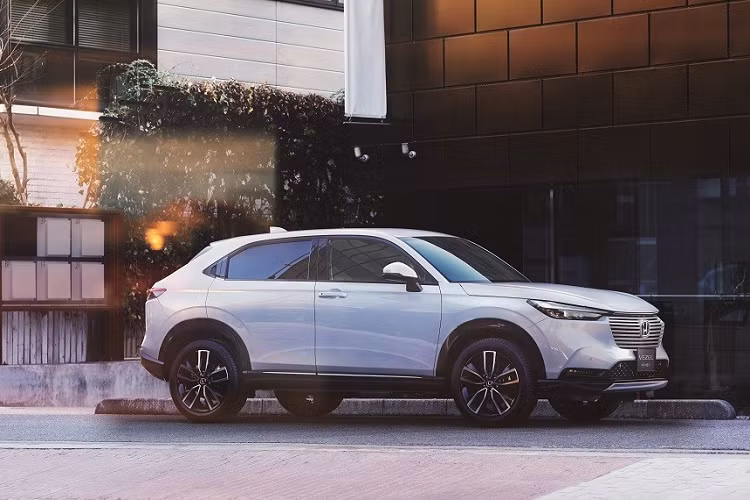 Được biết, hiện hãng Honda đã nhận khoảng 17.000 đơn đặt hàng dành cho HR-V 2021 tại thị trường Nhật Bản. Phần lớn khách hàng ở thị trường này đều chọn Honda HR-V 2021 bản hybrid. Dự kiến sau Nhật Bản, Honda HR-V thế hệ thứ 3 sẽ tiếp tục được giới thiệu tại những thị trường khác trên thế giới, trong đó có cả Việt Nam.