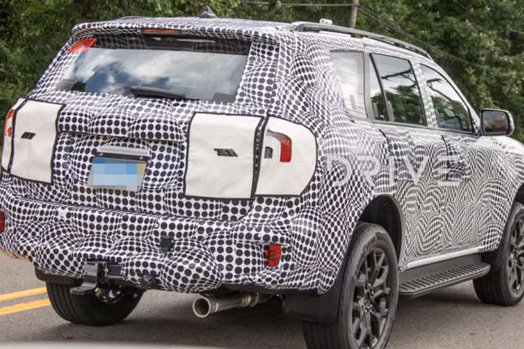 Ford Everest 2022 lan banh tai Thai Lan, thiet ke 