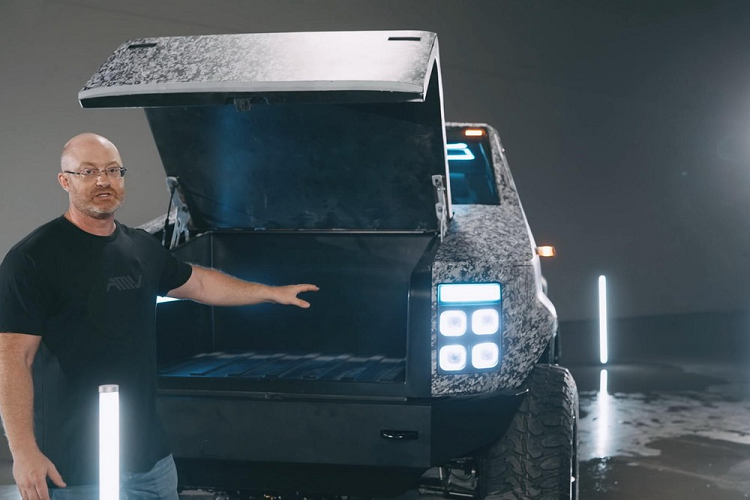 Không nản lòng trước sự cạnh tranh, Atlis đã tiết lộ nguyên mẫu hoạt động đầu tiên của Atlis XT chạy điện mới. Trong khi hình ảnh thiết kế ban đầu của XT trông giống như một chiếc bán tải cỡ lớn truyền thống giống với Ford F-150 và Chevrolet Silverado, thì nguyên mẫu lại áp dụng thiết kế góc cạnh gợi nhớ đến Tesla Cybertruck.