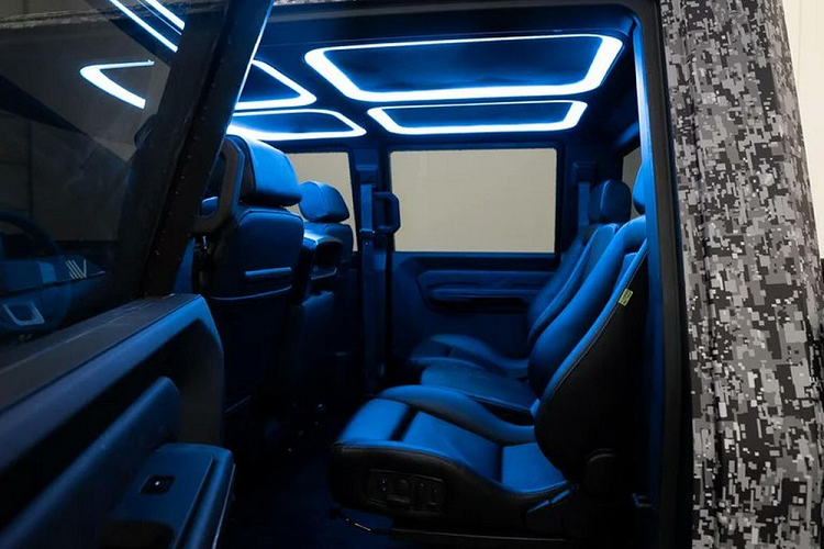 “Chúng tôi đang nỗ lực thay đổi thị trường xe bán tải. Mục tiêu là tạo ra một chiếc bán tải chạy điện với các đặc tính hiệu suất của động cơ diesel ¾ tấn mà có thể được sạc nhanh,” Mark Hanchett, người sáng lập và CEO của Atlis, cho biết. “Chúng tôi đã tập trung vào các đặc điểm thiết kế được thị trường bán tải quan tâm nhất - tối đa hóa chức năng, khả năng chứa hàng, sức mạnh, và sự thoải mái của hành khách để tạo ra trải nghiệm sở hữu tốt nhất có thể."