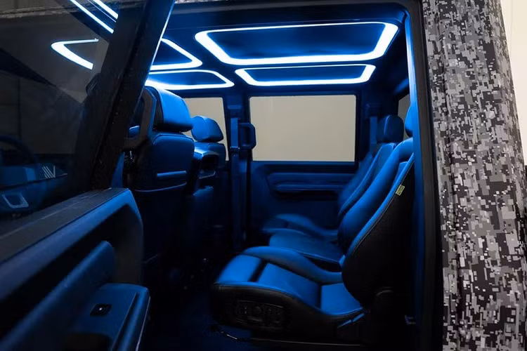 “Chúng tôi đang nỗ lực thay đổi thị trường xe bán tải. Mục tiêu là tạo ra một chiếc bán tải chạy điện với các đặc tính hiệu suất của động cơ diesel ¾ tấn mà có thể được sạc nhanh,” Mark Hanchett, người sáng lập và CEO của Atlis, cho biết. “Chúng tôi đã tập trung vào các đặc điểm thiết kế được thị trường bán tải quan tâm nhất - tối đa hóa chức năng, khả năng chứa hàng, sức mạnh, và sự thoải mái của hành khách để tạo ra trải nghiệm sở hữu tốt nhất có thể."